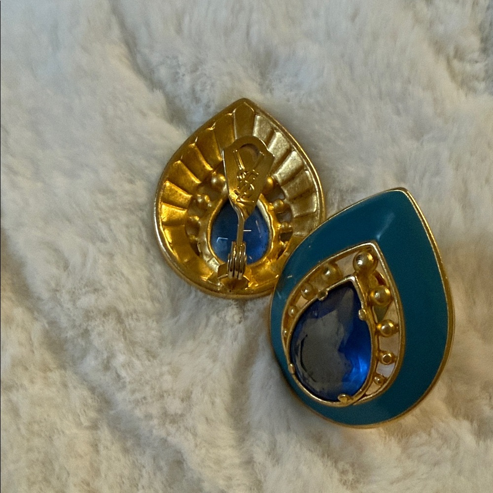 YVES SAINT LAURENT